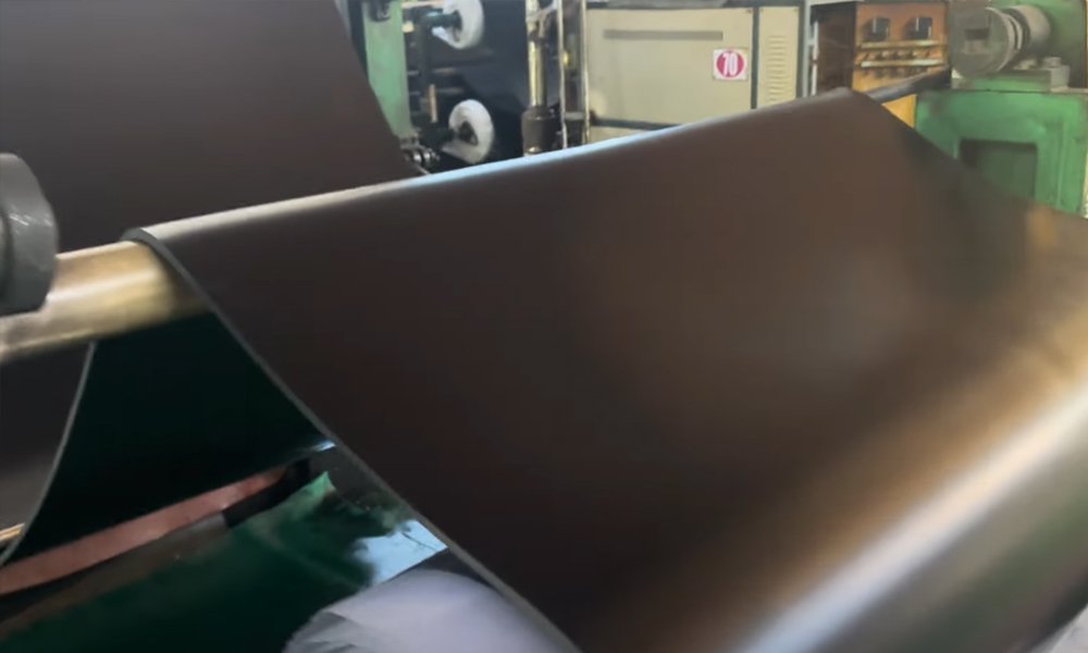Proceso de producción de láminas de caucho