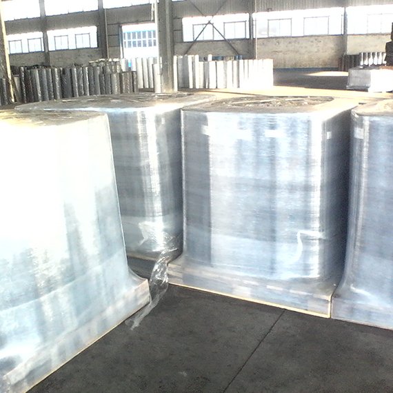Embalaje de láminas de caucho con palets de madera