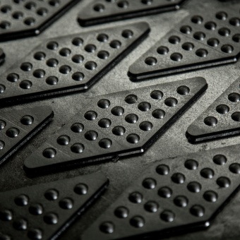 diamond stud rubber cow mat